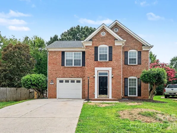 8401 Redstone View Dr, Charlotte, NC 28269