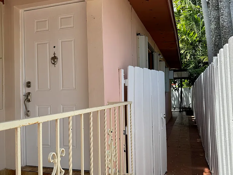 1381 SW 23rd St — Photo 20