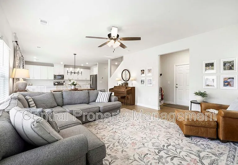 320 Lavinia Cir — Photo 14