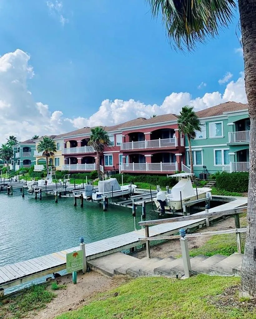 3 bed, 2.5 bath, 1736 sqft, $3,200 — Photo 1