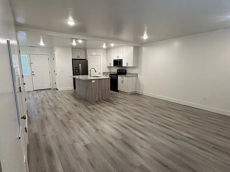 920 S 25 E #16A — Photo 3