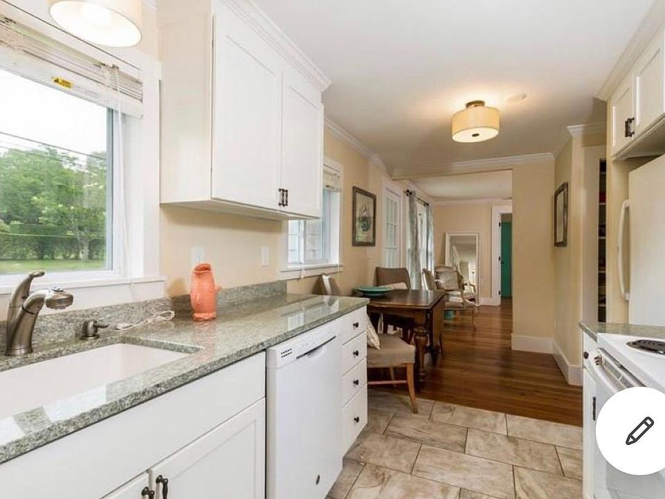 317 Wolcott Ave Middletown RI Zillow