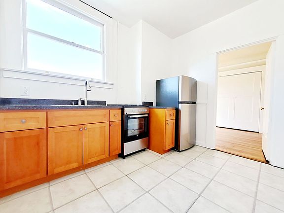 5th image of 681-687 Haight St #10