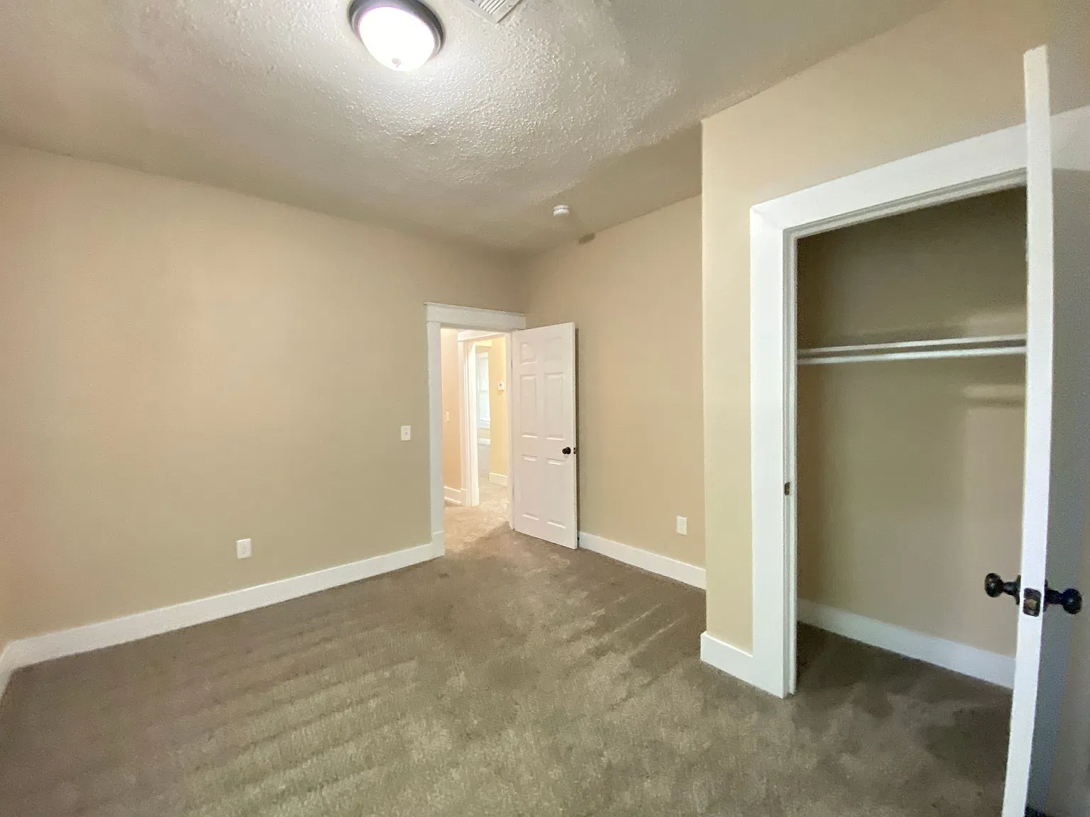 2520 E Washington Ave — Photo 2