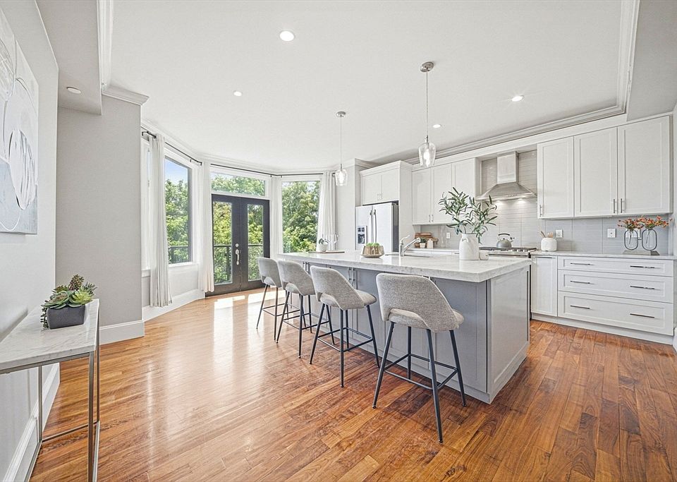 1st image of 324 Tappan St #2