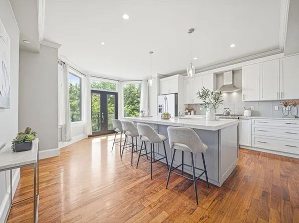 324 Tappan St #2, Brookline, MA 02445