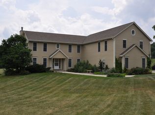 S94W32685 Hickorywood Trl, Mukwonago, WI 53149
