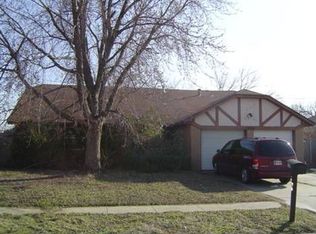 1356 W Cedarbrook Ln, Moore, OK 73170