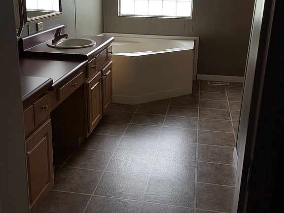 Master bathroom 14' x 9'