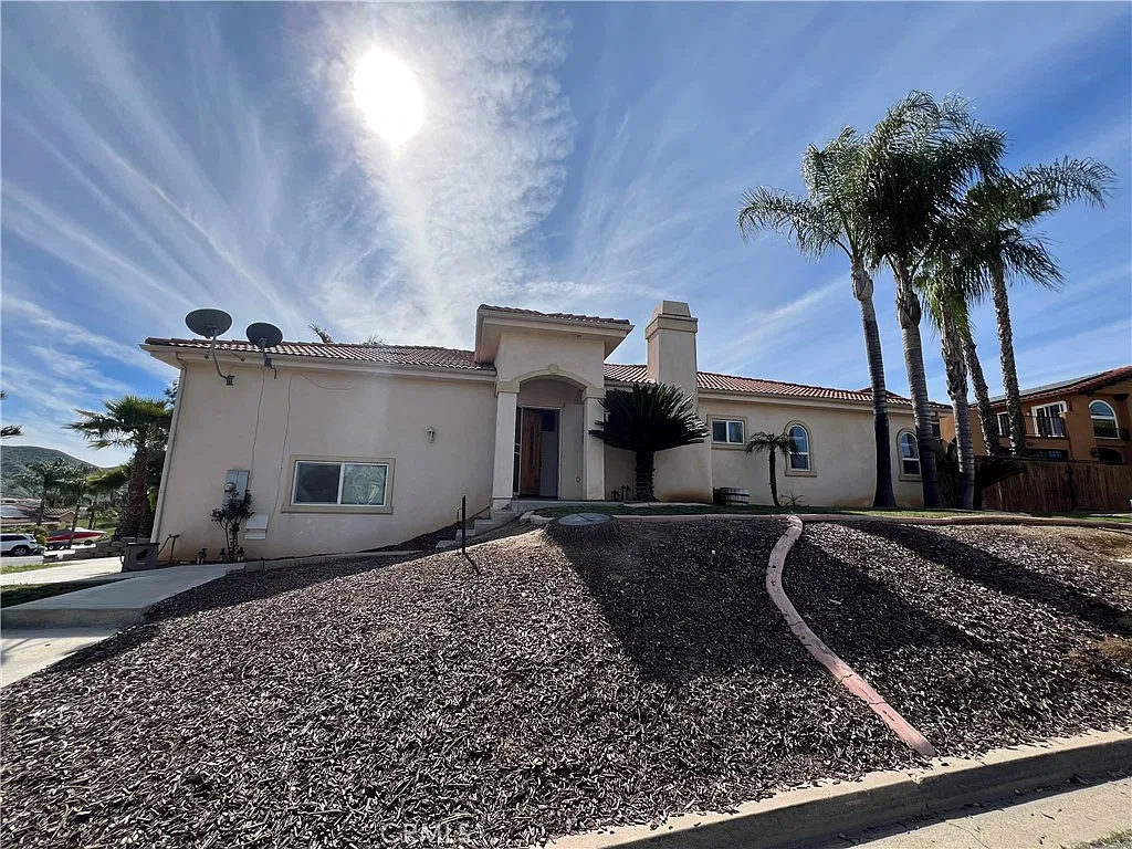 5 bed, 1925 sqft, $3,300 — Photo 2