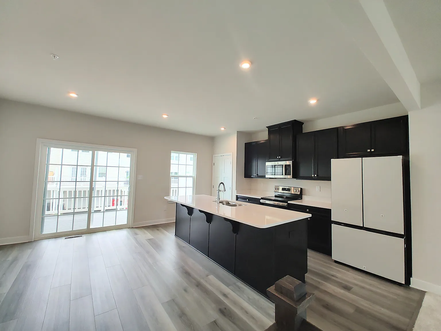 3 bed, 2.5 bath, 1740 sqft, $3,000 — Photo 3