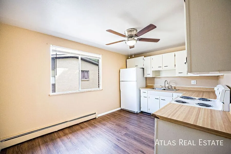 Save $1200! 2 Bedroom 1 Bathroom Unit In The Heart Of Wheat Ridge! Recently Renovated. — Photo 2