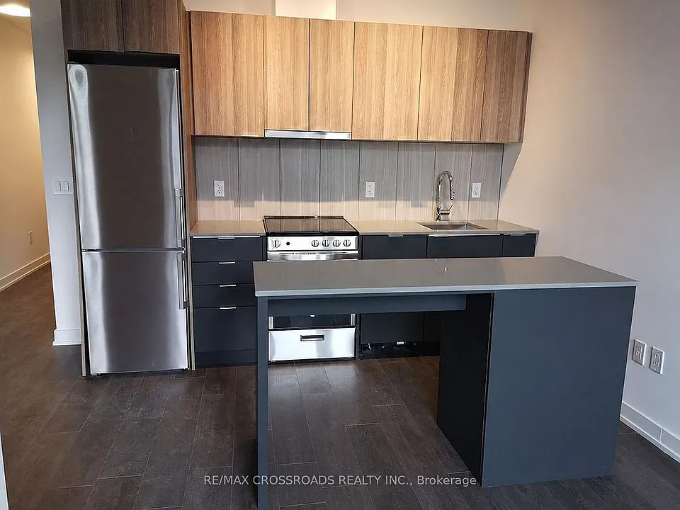 8 Tippett Rd #203
