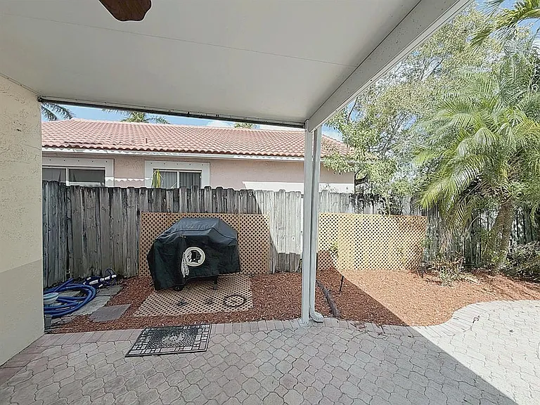 114 Danielle Ct — Photo 27
