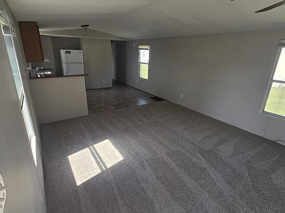 3rd image of 126 Jodoc Dr