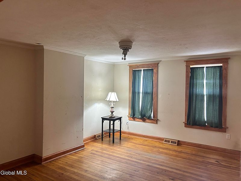 5th image of 16 River Street