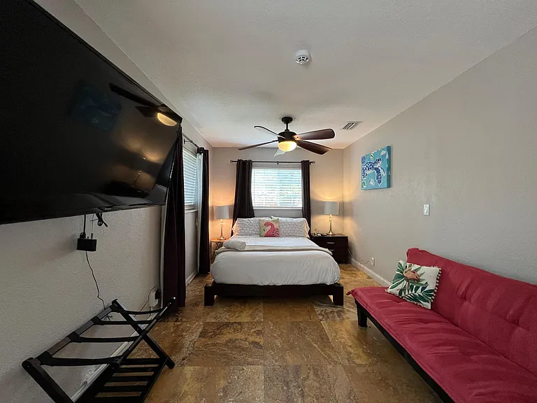 1008 NE 16th Pl — Photo 17