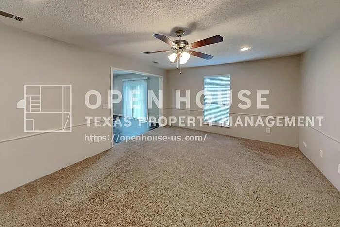 3 bed, 2.0 bath, 2080 sqft, $2,540 — Photo 3