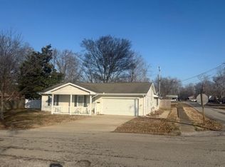 410 Red Howerton St, Carterville, IL 62918