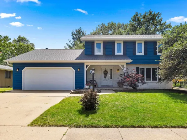 6109 N Heather Oak Dr, Peoria, IL 61615