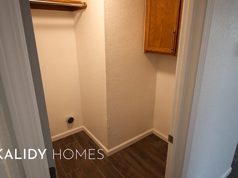 1400 Buena Vista Cir — Photo 9