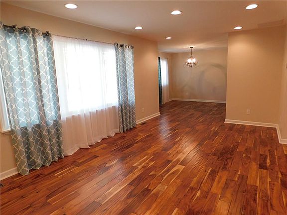 3rd image of 1 Woodmere Dr