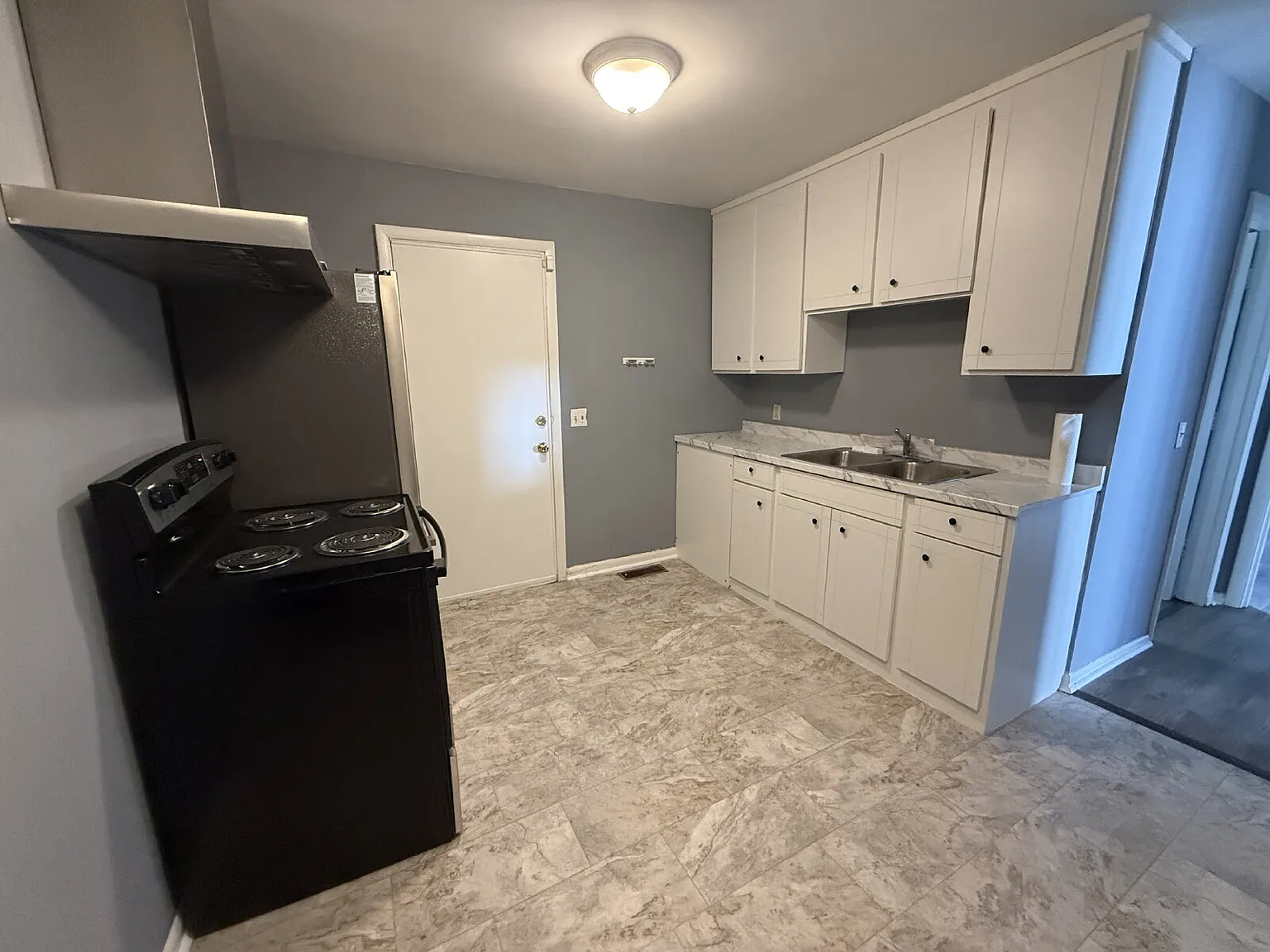 2 bed, 1.0 bath, 750 sqft, $1,200 — Photo 3