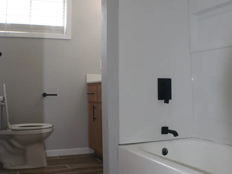 340 Armstrong Dr — Photo 5