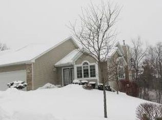 1815 Corville Ct NW, Grand Rapids, MI 49504