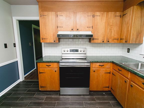 5th image of 138 Oak Grove Dr