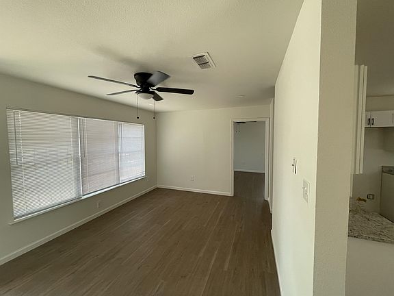 3rd image of 5547 Stonybrook Dr