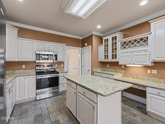 4th image of 25 Oak Ridge Dr
