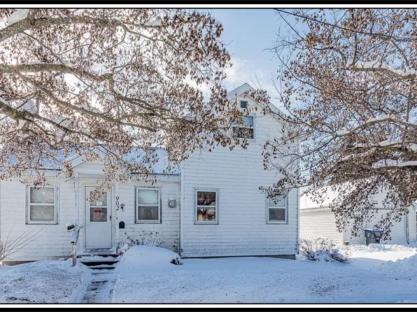 902 W Waupaca St, New London, WI 54961