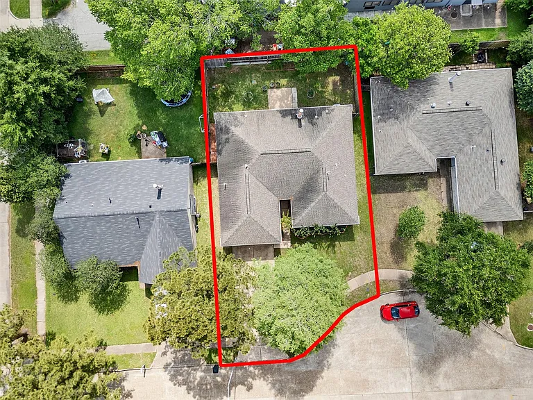 2554 Olympus Dr — Photo 32
