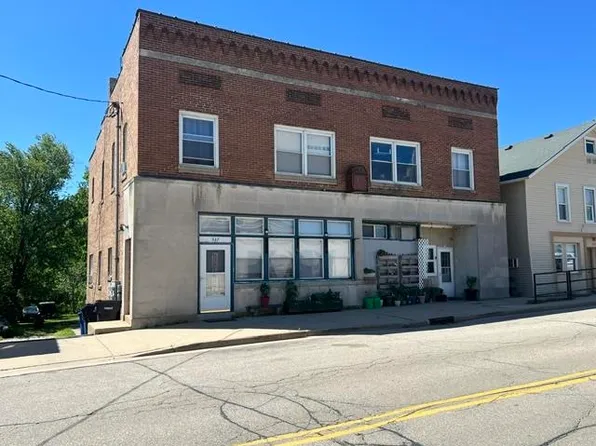 537 S Main St, Fall River, WI 53932