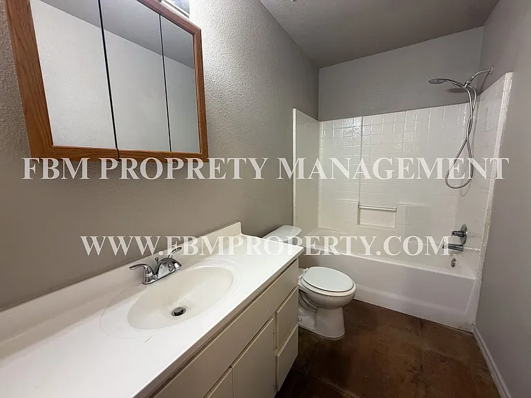 212 W Lamar St — Photo 6