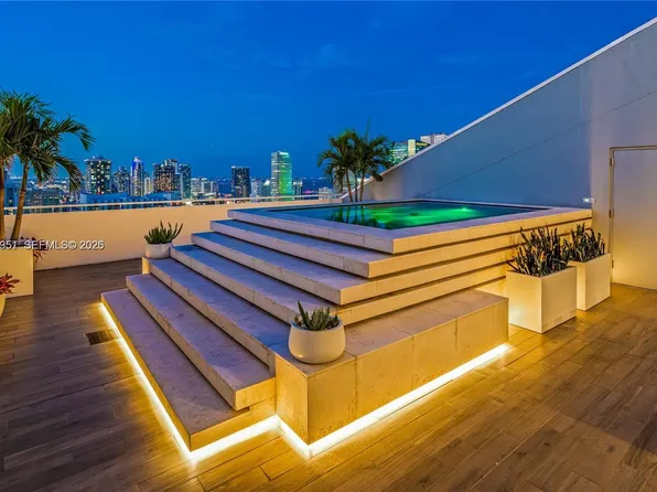 88 SW 7th St, Miami, FL