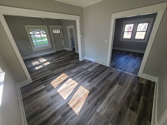 4th image of 208 E Walnut St