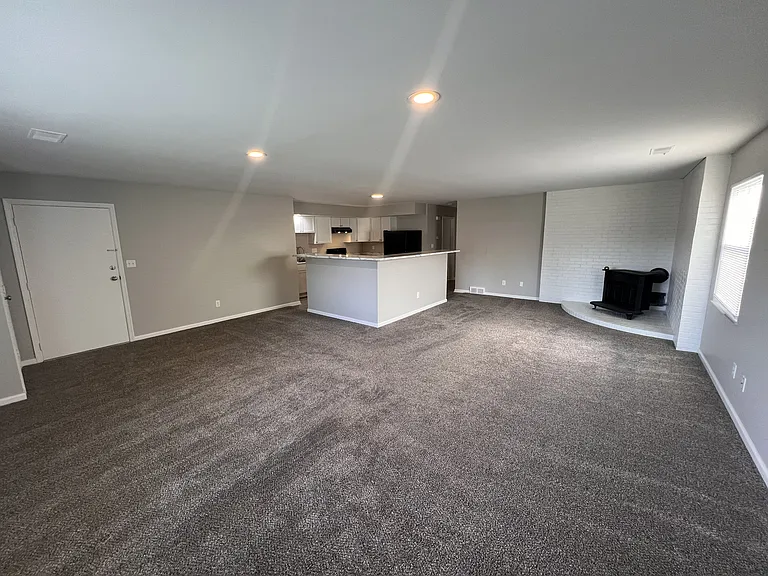 1877 NW Washington Blvd #D — Photo 3