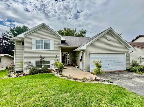 134 Valhalla Dr NE, Poplar Grove, IL 61065
