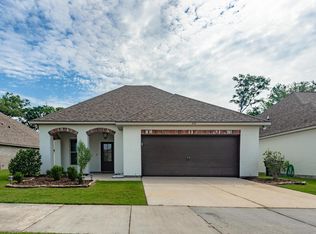 210 Lake Breeze Dr, Baton Rouge, LA 70820