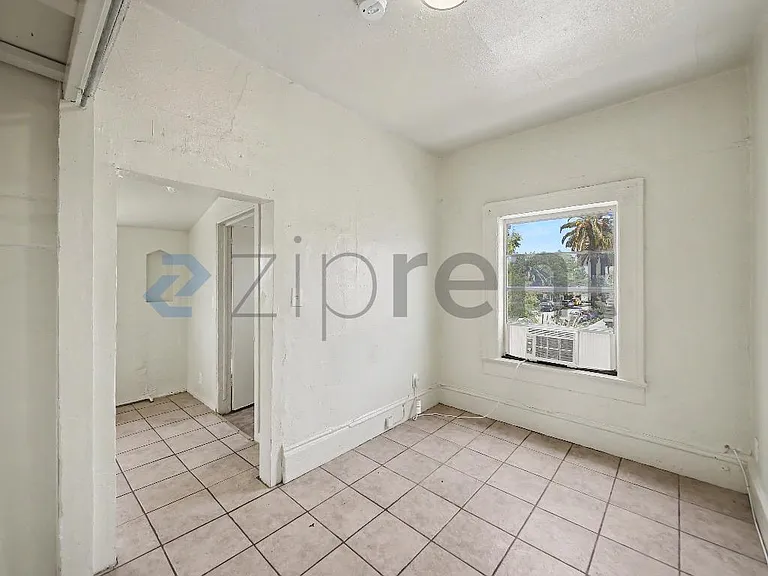 1251 E 59th Pl #B — Photo 8