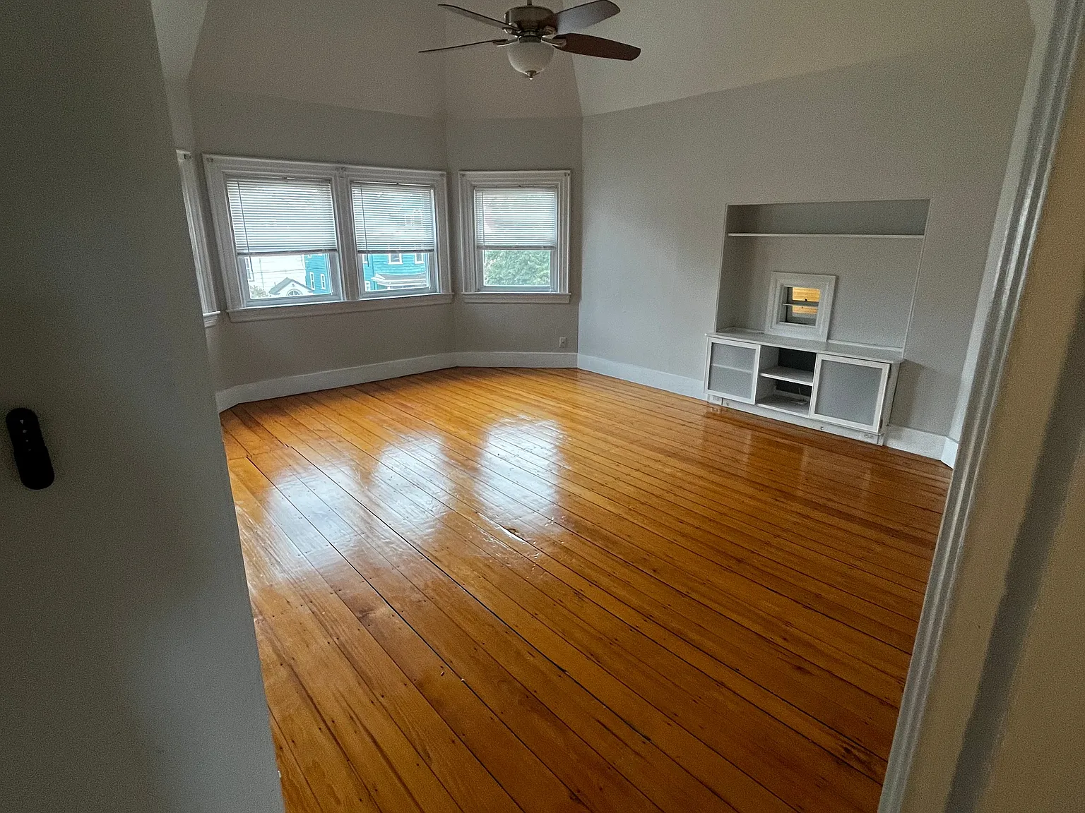 1 bed, 1.0 bath, $1,925 — Photo 4