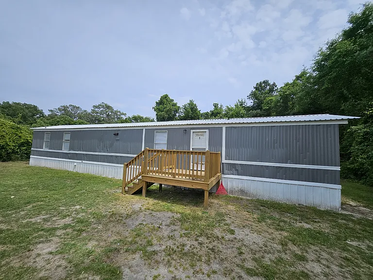 1641 Old Grantham Rd — Photo 1