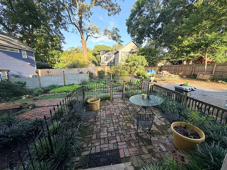 34 Rockyford Rd NE #D — Photo 13