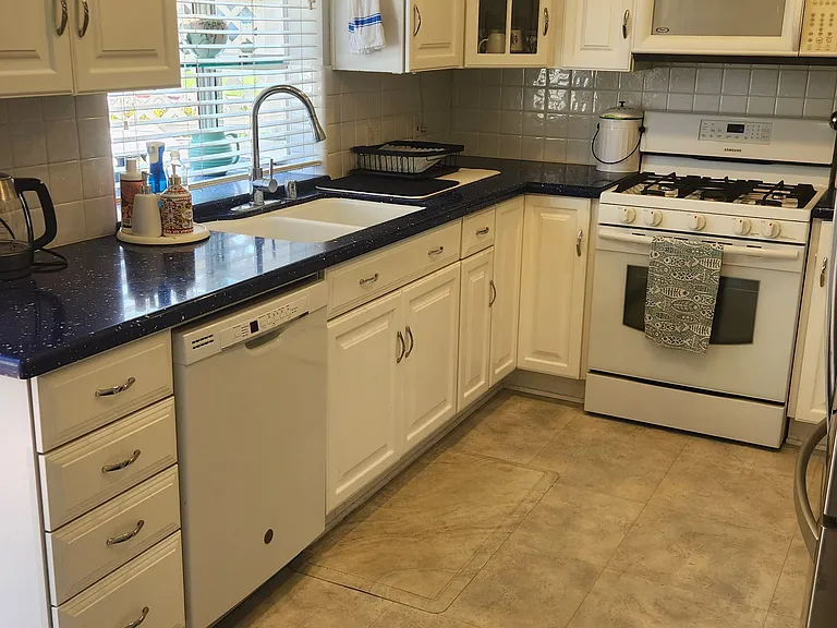 421 Burlington Ct #101 — Photo 5