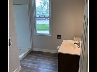 357 11th St SW, Cedar Rapids, IA 52404