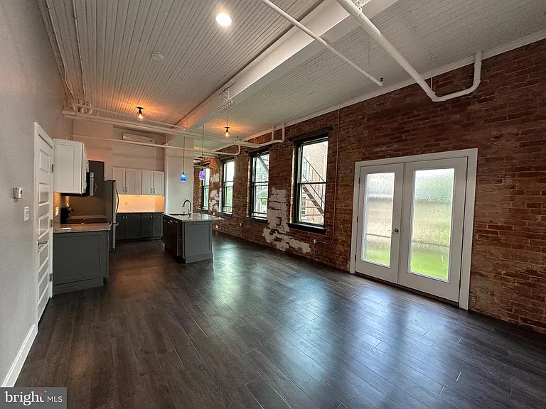 820 W Market St #2B — Photo 5