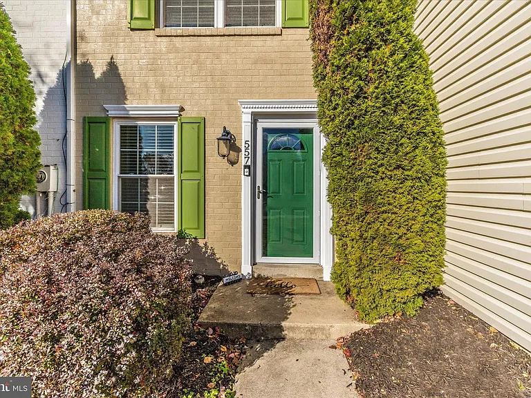 557 Lancaster Pl — Photo 24