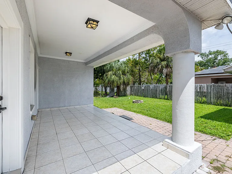 2323 W Cherry St — Photo 17